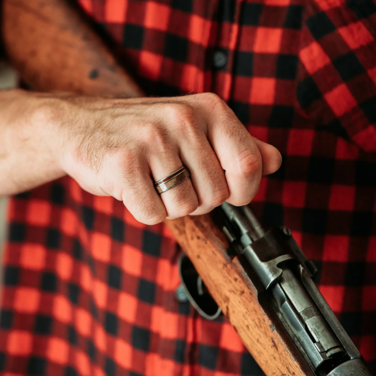 The Leatherneck | Men's Titanium Wedding Band with Marine Desert MARPAT Uniform & Bloodwood Inlays - Image 5